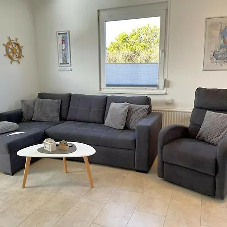 With 2 Bedrooms Vakantiehuis Warwerort
