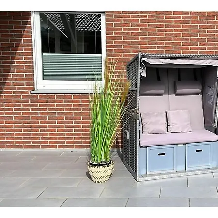 With 2 Bedrooms Warwerort