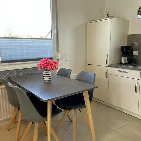 With 2 Bedrooms Warwerort