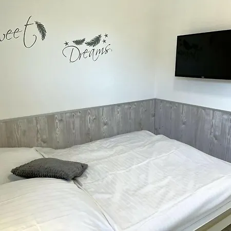 With 2 Bedrooms Vakantiehuis Warwerort