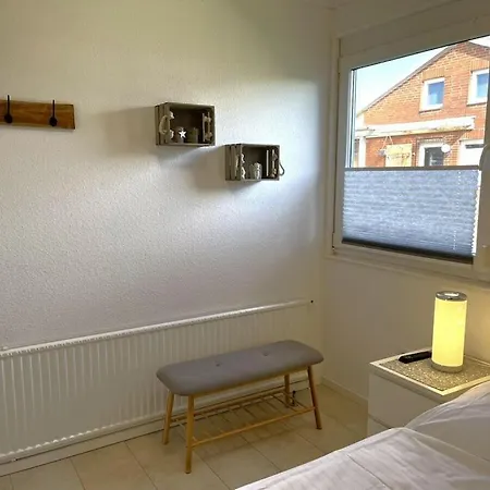 With 2 Bedrooms Vakantiehuis Warwerort