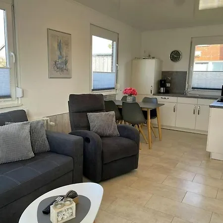With 2 Bedrooms Vakantiehuis Warwerort