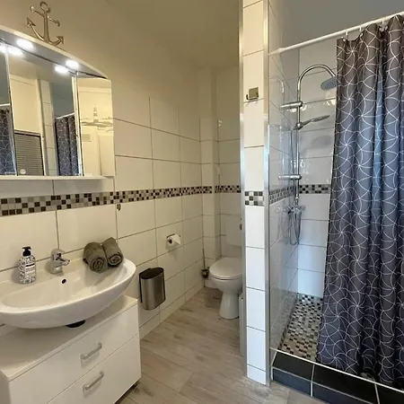 With 2 Bedrooms * Warwerort